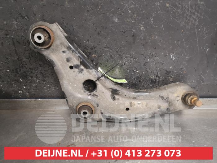 Front lower wishbone, left from a Nissan Qashqai (J11) 1.3 DIG-T 140 16V 2021