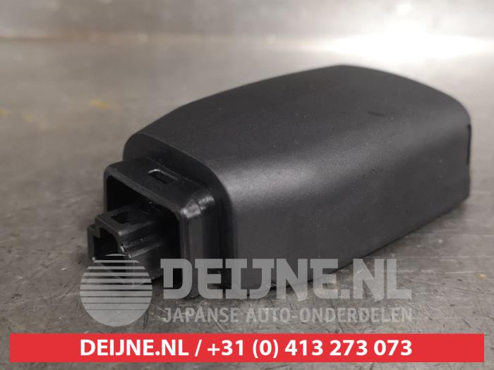 Begagnade Regnsensor Lexus CT 200h 1.8 16V Pris € 25,00 Marginaltabell erbjuds av V.Deijne Jap.Auto-onderdelen BV
