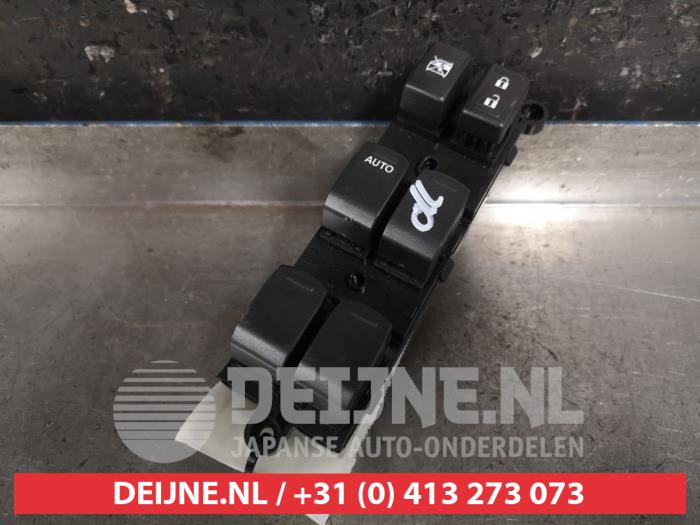 Usados Interruptor combinado de ventanillas Suzuki Ignis (MF) 1.2 Dual Jet 16V Smart Hybrid Precio € 100,00 Norma de margen ofrecido por V.Deijne Jap.Auto-onderdelen BV