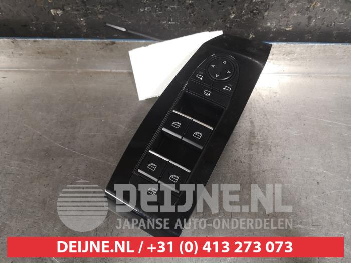 Usados Interruptor combinado de ventanillas Mazda 3 (BP) 2.0 SkyActiv-G 122 M Hybrid 16V Precio € 75,00 Norma de margen ofrecido por V.Deijne Jap.Auto-onderdelen BV
