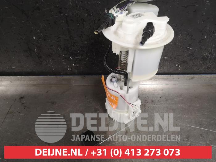 Electric fuel pump from a Toyota Aygo (B40) 1.0 12V VVT-i 2019