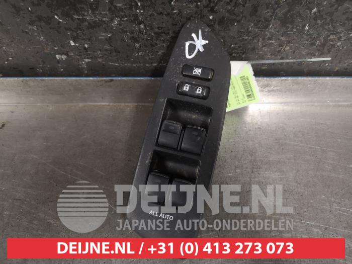 Używane Przelacznik combi okienny Toyota Auris (E15) 1.8 16V HSD Full Hybrid Cena € 35,00 Procedura marży oferowane przez V.Deijne Jap.Auto-onderdelen BV