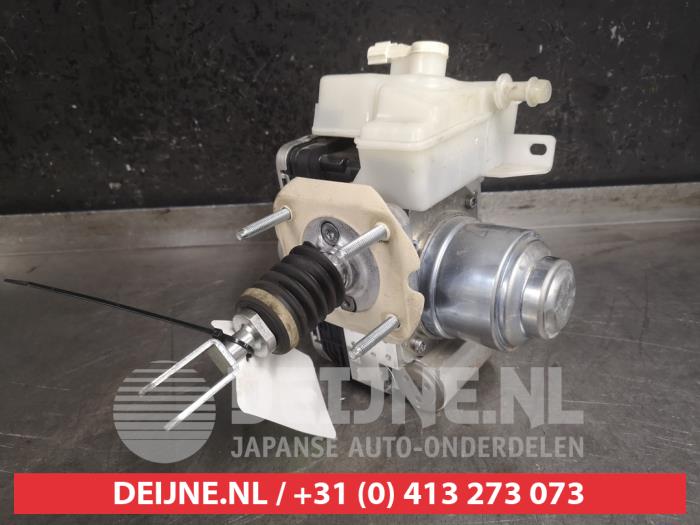 Assistant de freinage d'un Mazda 3 (BP) 2.0 SkyActiv-G 122 M Hybrid 16V 2019