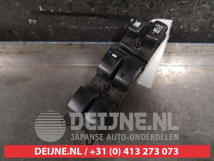 Usados Interruptor combinado de ventanillas Mitsubishi Lancer Sports Sedan (CY/CZ) 1.8 MIVEC 16V Precio € 35,00 Norma de margen ofrecido por V.Deijne Jap.Auto-onderdelen BV