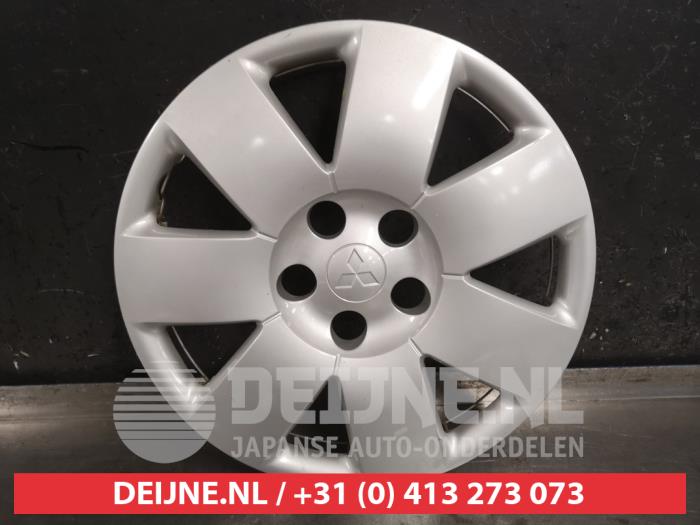 Używane Kolpak Mitsubishi Outlander (GF/GG) 2.0 16V PHEV 4x4 Cena € 25,00 Procedura marży oferowane przez V.Deijne Jap.Auto-onderdelen BV