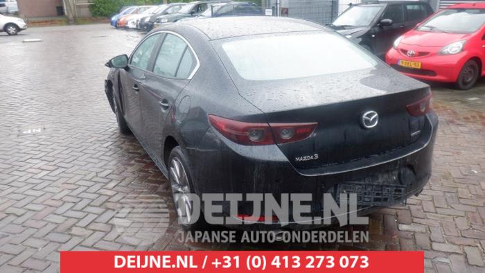 Usados Ventanilla detrás Mazda 3 (BP) 2.0 SkyActiv-G 122 M Hybrid 16V Precio € 100,00 Norma de margen ofrecido por V.Deijne Jap.Auto-onderdelen BV