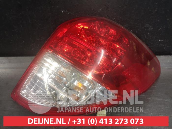 Taillight, right from a Toyota RAV4 (A3) 2.2 D-4D 16V 4x4 2007