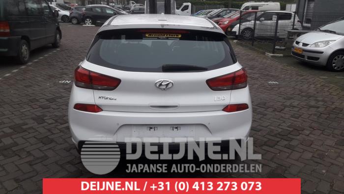 Begagnade Emblem Hyundai i30 (PDEB5/PDEBB/PDEBD/PDEBE) 1.0 T-GDI 12V Pris € 25,00 Marginaltabell erbjuds av V.Deijne Jap.Auto-onderdelen BV