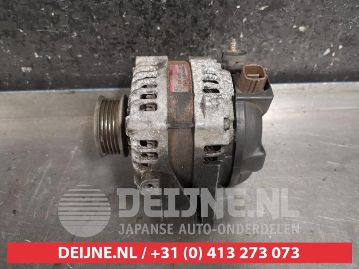 Dynamo from a Toyota Avensis Verso (M20) 2.0 D-4D 16V 2004