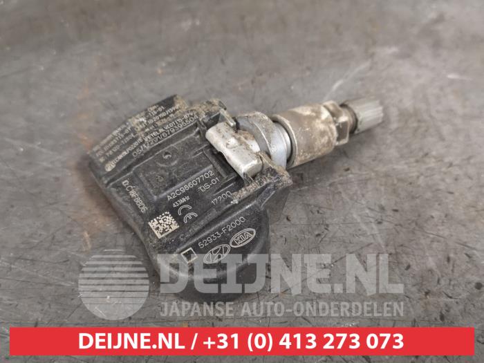 Tyre pressure sensor from a Hyundai i30 (PDEB5/PDEBB/PDEBD/PDEBE) 1.0 T-GDI 12V 2017
