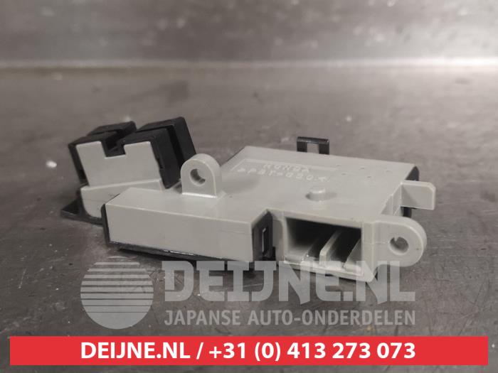 Begagnade Styrvinkelsensor Honda Jazz (GE6/GE8/GG/GP) 1.4 VTEC 16V Pris € 25,00 Marginaltabell erbjuds av V.Deijne Jap.Auto-onderdelen BV