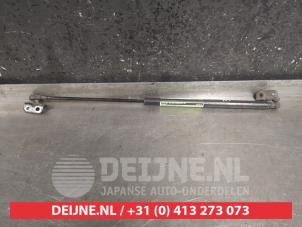 Used Bonnet gas strut, right Kia Sorento I (JC) 3.5 V6 24V Price on request offered by V.Deijne Jap.Auto-onderdelen BV