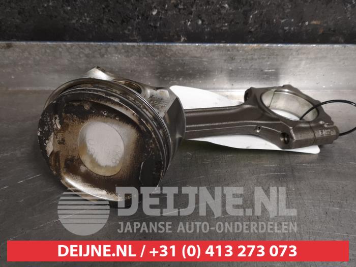 Usados Pistón Nissan Qashqai (J10) 2.0 16V Precio € 50,00 Norma de margen ofrecido por V.Deijne Jap.Auto-onderdelen BV