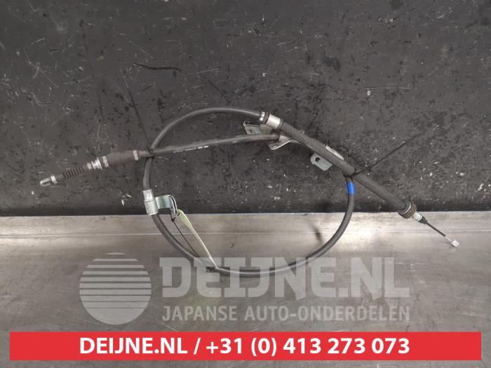 Parking brake cable from a Kia Sportage (QL) 1.6 GDI 16V 4x2 2021