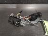 Mécanique de verrouillage hayon d'un Suzuki Jimny Hardtop, 1998 / 2018 1.3i 16V VVT 4x4 Metal Top, 4x4, Essence, 1.328cc, 63kW (86pk), 4x4, M13AVVT, 2005-08 / 2018-12, FJB43V 2006