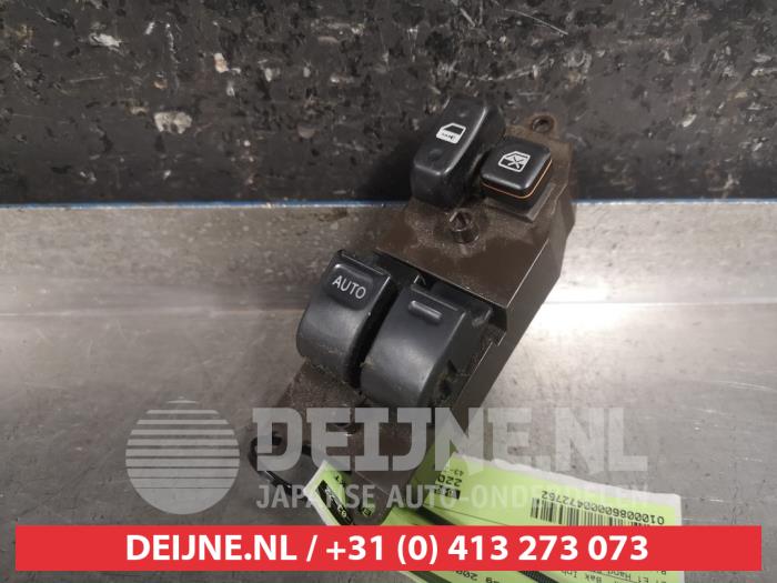 Używane Przelacznik combi okienny Toyota Yaris (P1) 1.5 T Sport 16V VVT-i Cena € 20,00 Procedura marży oferowane przez V.Deijne Jap.Auto-onderdelen BV