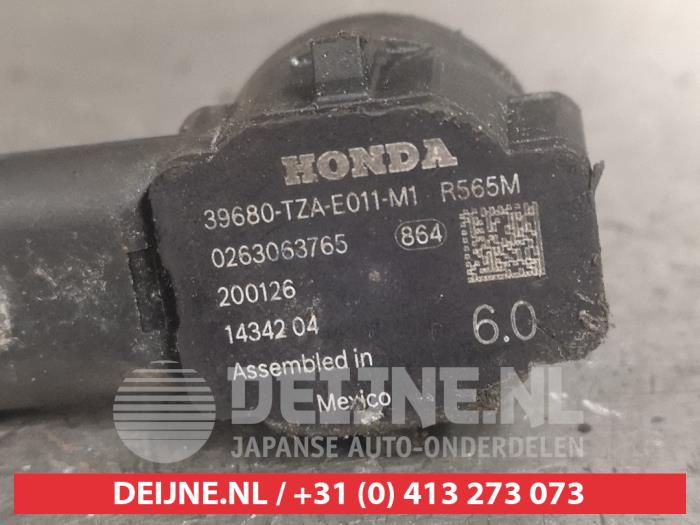 PDC Sensor van een Honda Jazz (GR) 1.5 eHEV 16V 2020