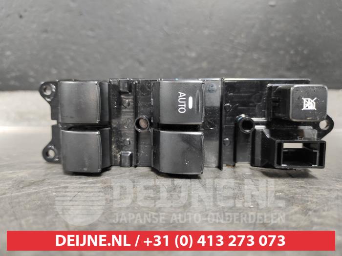 Usados Interruptor combinado de ventanillas Mitsubishi Space Star (A0) 1.0 12V Precio € 35,00 Norma de margen ofrecido por V.Deijne Jap.Auto-onderdelen BV