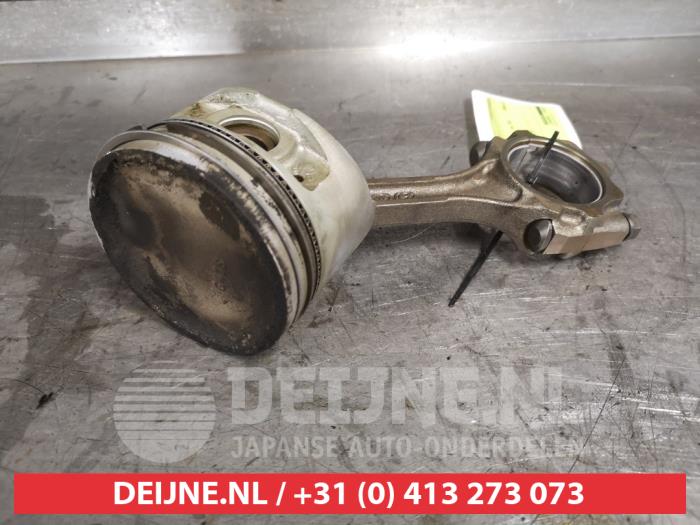 Usados Pistón Hyundai Santa Fe I 2.4 16V 4x2 Precio € 50,00 Norma de margen ofrecido por V.Deijne Jap.Auto-onderdelen BV