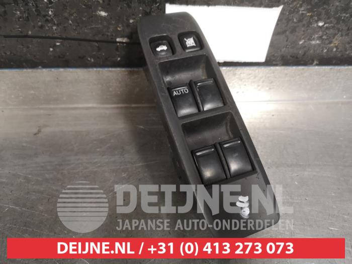 Usados Interruptor combinado de ventanillas Nissan Primera (P12) 2.0 16V CVT Precio € 35,00 Norma de margen ofrecido por V.Deijne Jap.Auto-onderdelen BV