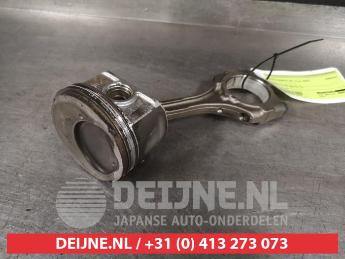Usagé Piston Toyota Avensis (T25/B1B) 2.0 16V VVT-i D4 Prix € 50,00 Règlement à la marge proposé par V.Deijne Jap.Auto-onderdelen BV