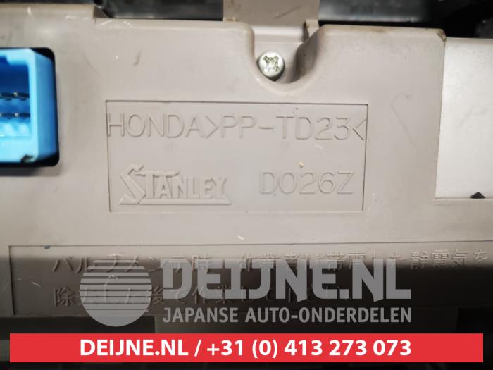 Heizung Bedienpaneel van een Honda CR-V (RD6/7/8) 2.0i 16V VTEC 2005