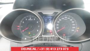 Usados Cuentakilómetros Hyundai Veloster 1.6 GDI 16V Precio de solicitud ofrecido por V.Deijne Jap.Auto-onderdelen BV