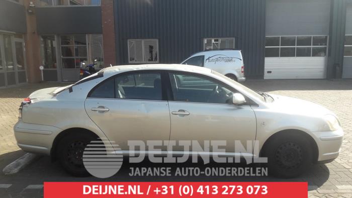 Usados Ventanilla triangular derecha detrás Toyota Avensis (T25/B1B) 1.8 16V VVT-i Precio € 35,00 Norma de margen ofrecido por V.Deijne Jap.Auto-onderdelen BV