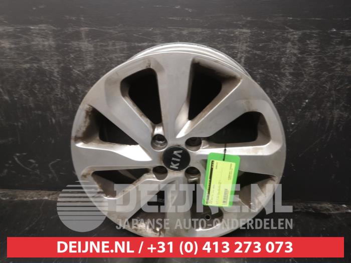 Wheel from a Kia Rio III (UB) 1.2 CVVT 16V 2015