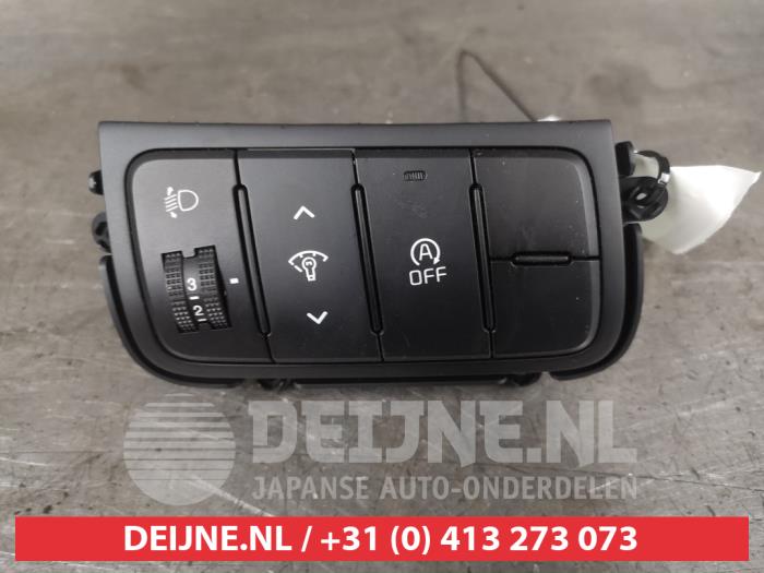 Używane Przelacznik Start/Stop Kia Cee'd Sportswagon (JDC5) 1.6 GDI 16V Cena € 35,00 Procedura marży oferowane przez V.Deijne Jap.Auto-onderdelen BV