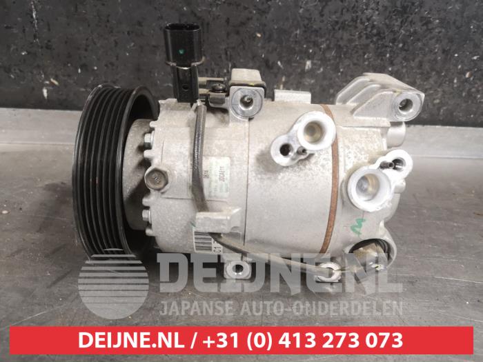 Air conditioning pump from a Kia Cee'd Sportswagon (JDC5) 1.6 GDI 16V 2014