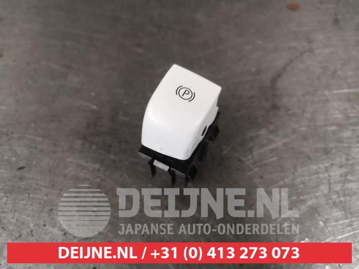 Handbremse Schalter van een Daewoo Volt 1.4 16V 2012