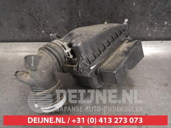 Begagnade Luftfilterhus Toyota Yaris II (P9) 1.33 16V Dual VVT-I Pris € 50,00 Marginaltabell erbjuds av V.Deijne Jap.Auto-onderdelen BV