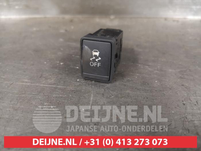 Używane Przelacznik ASR Nissan Note (E12) 1.2 DIG-S 98 Cena € 15,00 Procedura marży oferowane przez V.Deijne Jap.Auto-onderdelen BV