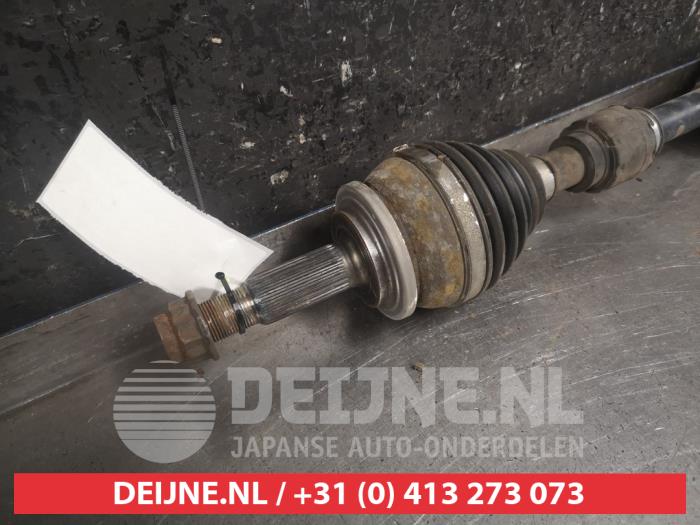 Front drive shaft, left from a Toyota Prius (ZVW3) 1.8 16V 2010