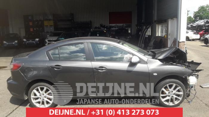 Usados Ventanilla triangular derecha detrás Mazda 3 (BL12/BLA2/BLB2) 1.6 CiTD 16V Precio € 35,00 Norma de margen ofrecido por V.Deijne Jap.Auto-onderdelen BV