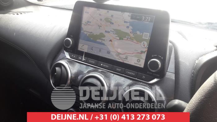 Radio from a Nissan Juke (F16) 1.0 DIG-T 117 12V 2021