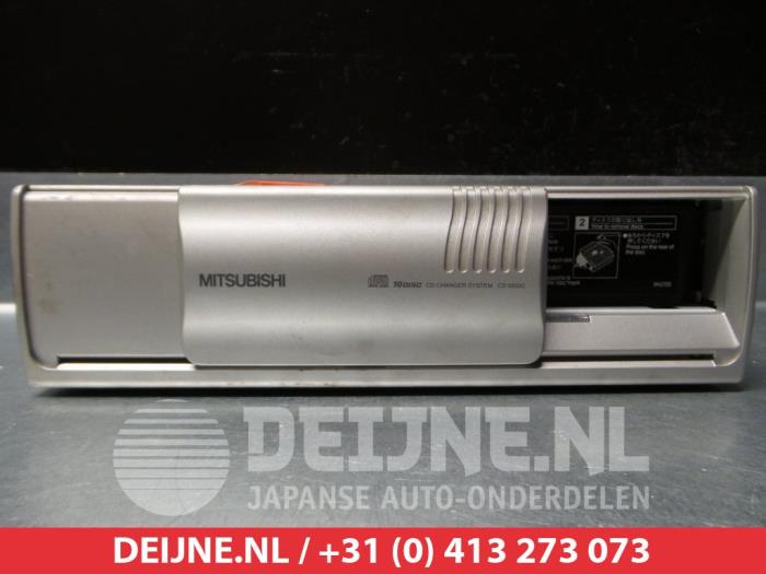 Begagnade CD-växlare Mitsubishi L-200 2.5 DI-D 4x4 Pris € 20,00 Marginaltabell erbjuds av V.Deijne Jap.Auto-onderdelen BV