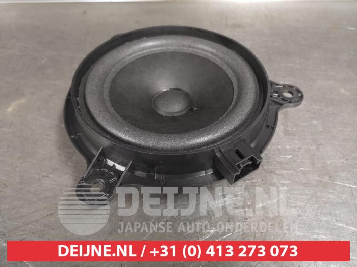 Używane Glosnik Mazda CX-3 (DJ/DK) 2.0 SkyActiv-G 120 Cena € 75,00 Procedura marży oferowane przez V.Deijne Jap.Auto-onderdelen BV