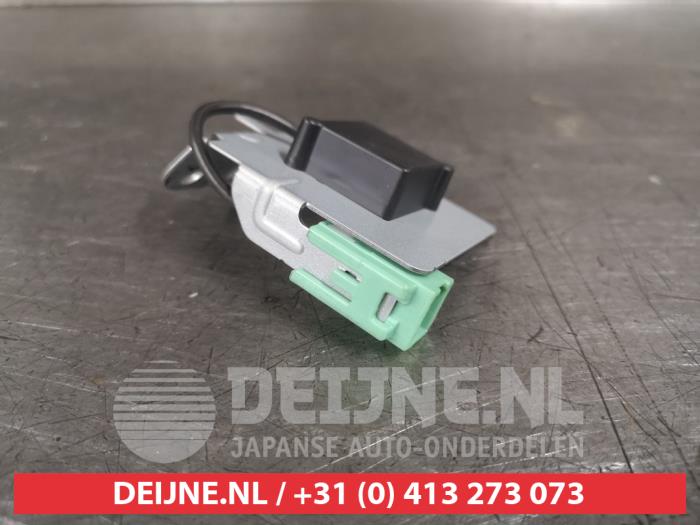 Używane Antena GPS Mazda CX-3 (DJ/DK) 2.0 SkyActiv-G 120 Cena na żądanie oferowane przez V.Deijne Jap.Auto-onderdelen BV