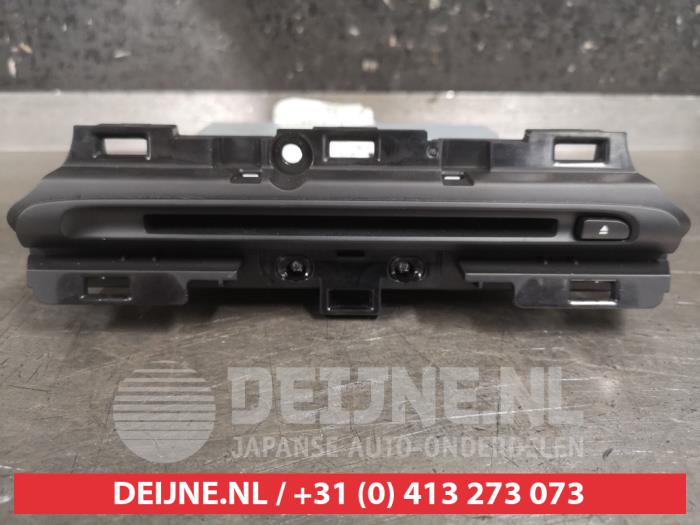 Używane Odtwarzacz CD Mazda CX-5 II (KF) 2.2 SkyActiv-D 150 16V 2WD Cena € 25,00 Procedura marży oferowane przez V.Deijne Jap.Auto-onderdelen BV