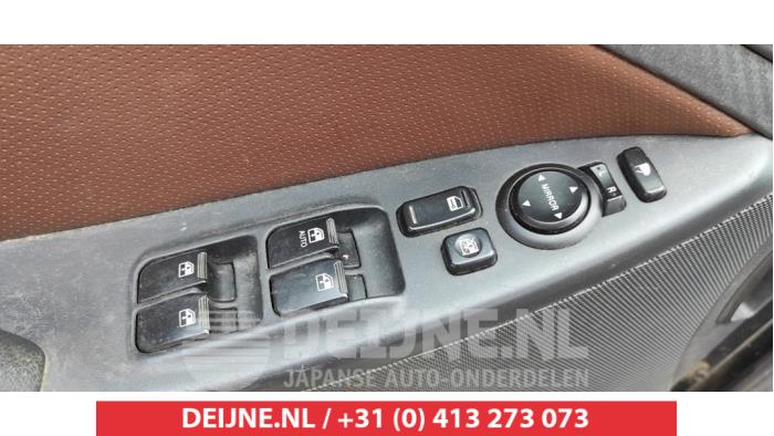 Usados Interruptor combinado de ventanillas Hyundai iX55 3.0 CRDI V6 24V Precio € 35,00 Norma de margen ofrecido por V.Deijne Jap.Auto-onderdelen BV