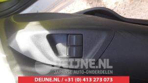 Usagé Commutateur combi vitres Toyota Aygo (B40) 1.0 12V VVT-i Prix sur demande proposé par V.Deijne Jap.Auto-onderdelen BV