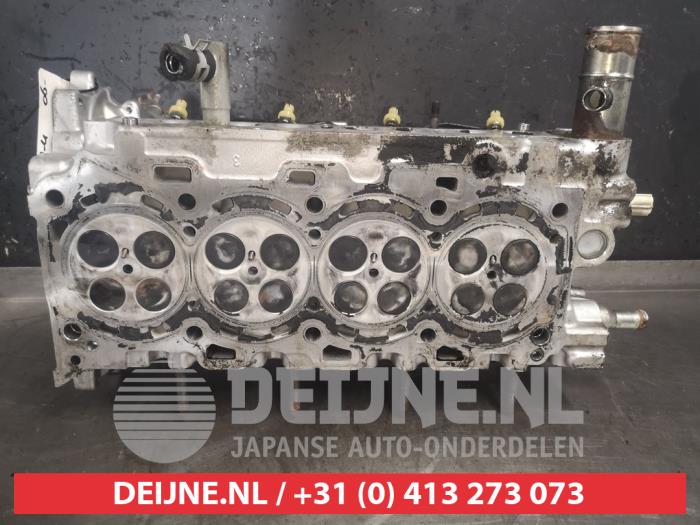 Cylinder head from a Toyota Corolla Verso (R10/11) 2.2 D-4D 16V 2007