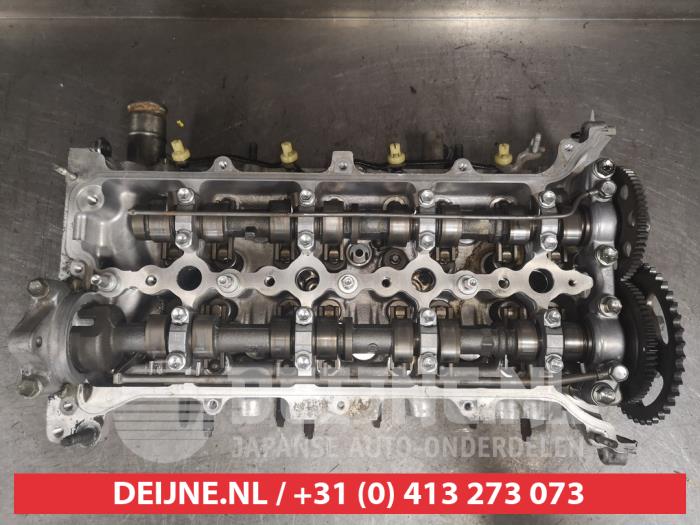Cylinder head from a Toyota Corolla Verso (R10/11) 2.2 D-4D 16V 2007