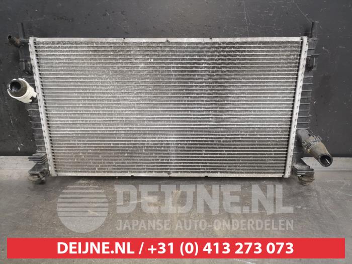 Kühler van een Mazda 3 Sport (BK) 1.3i 16V 2005