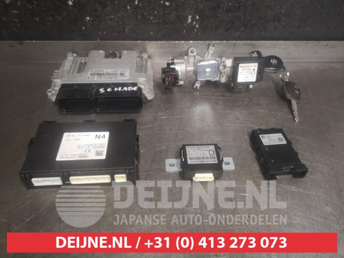 Używane Stacyjka + Kluczyk Suzuki Vitara (LY/MY) 1.0 Booster Jet Turbo 12V Cena € 75,00 Procedura marży oferowane przez V.Deijne Jap.Auto-onderdelen BV