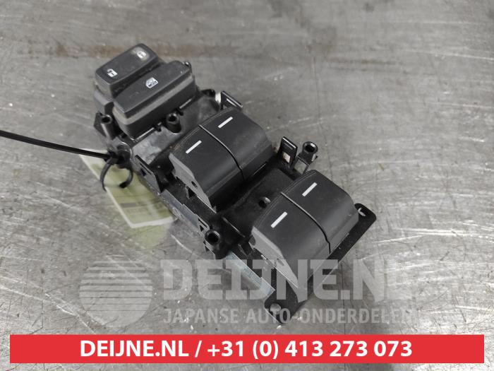 Używane Przelacznik combi okienny Honda Civic (FK6/7/8/9) 1.5i Turbo 16V Cena € 50,00 Procedura marży oferowane przez V.Deijne Jap.Auto-onderdelen BV