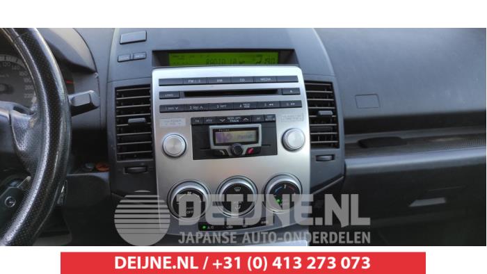 Radio van een Mazda 5 (CR19) 1.8i 16V 2006