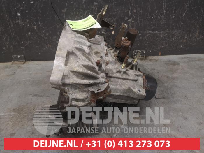 Getriebe van een Mazda 3 Sport (BK) 2.0i 16V 2004